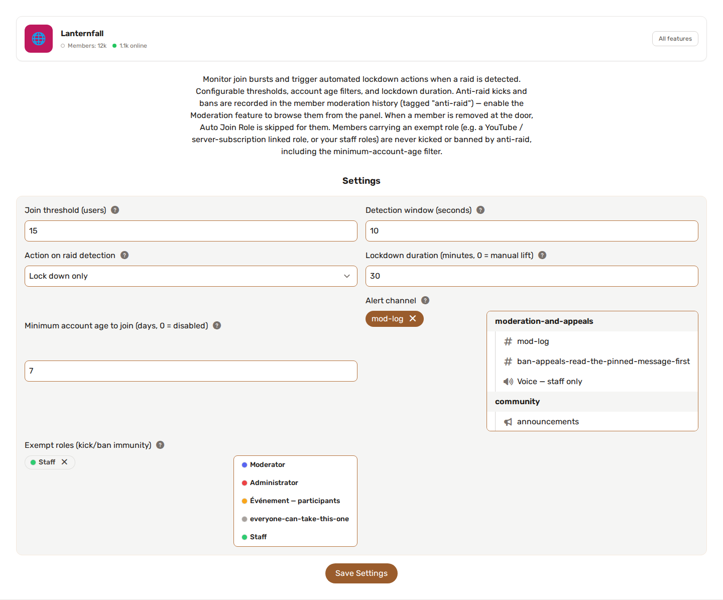 La pagina delle impostazioni di Anti-Raid: soglia di ingressi, finestra di rilevamento, azione al rilevamento di un raid, durata del blocco, canale di allerta e ruoli esenti